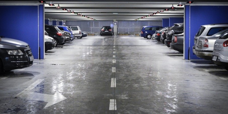 Les spécificités du marquage au sol pour les parking en intérieur 